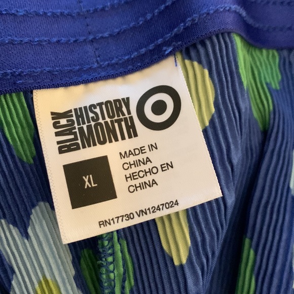 These flowing floral slacks are fun for spring and summer. Work or play. - Picture 3 of 4